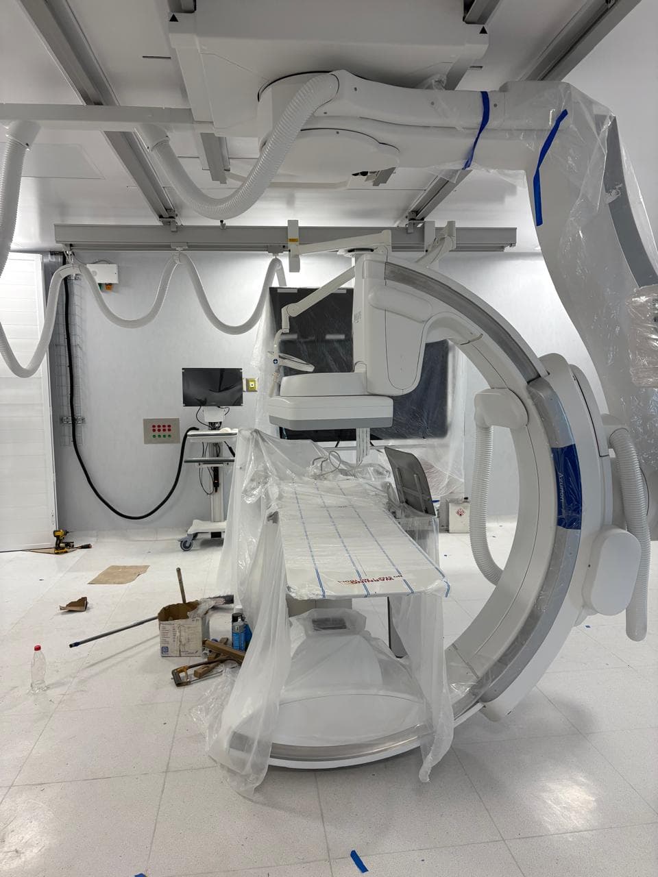 Instalación de equipo de imagenología hospitalaria